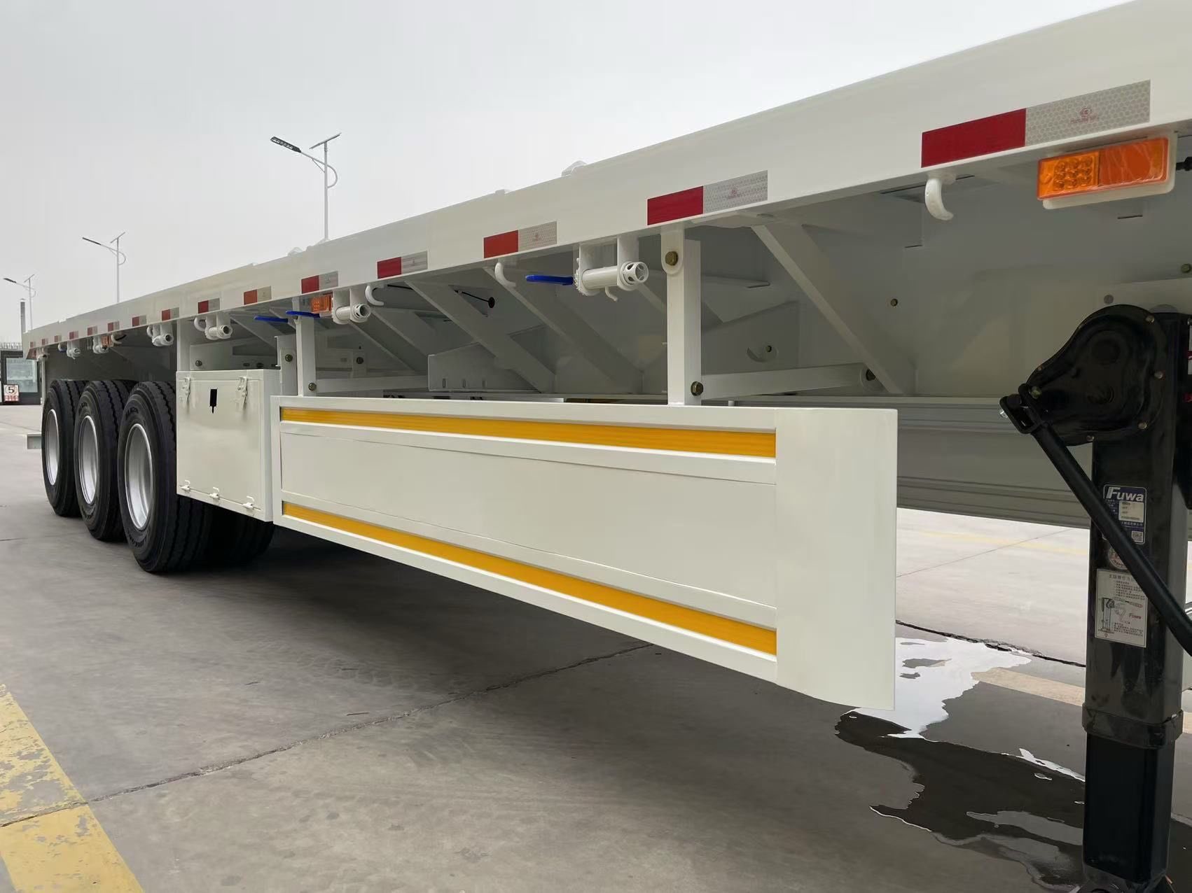 Heavy-duty flatbed semi-trailer
