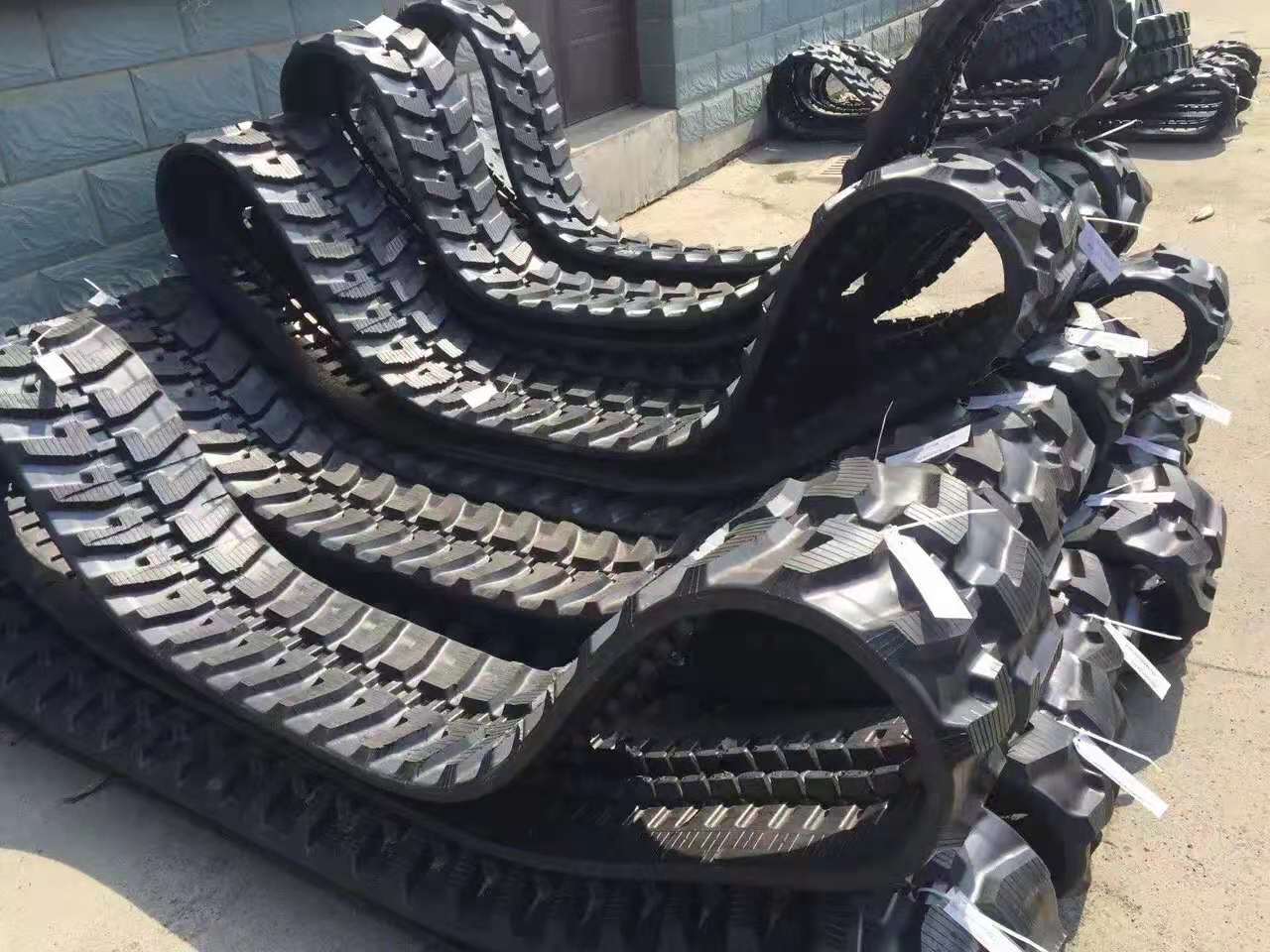 Rubber Tracks for Yuchai YC15/YC18/YC20, XCMG XE15/XE18, Sany SY16/SY18