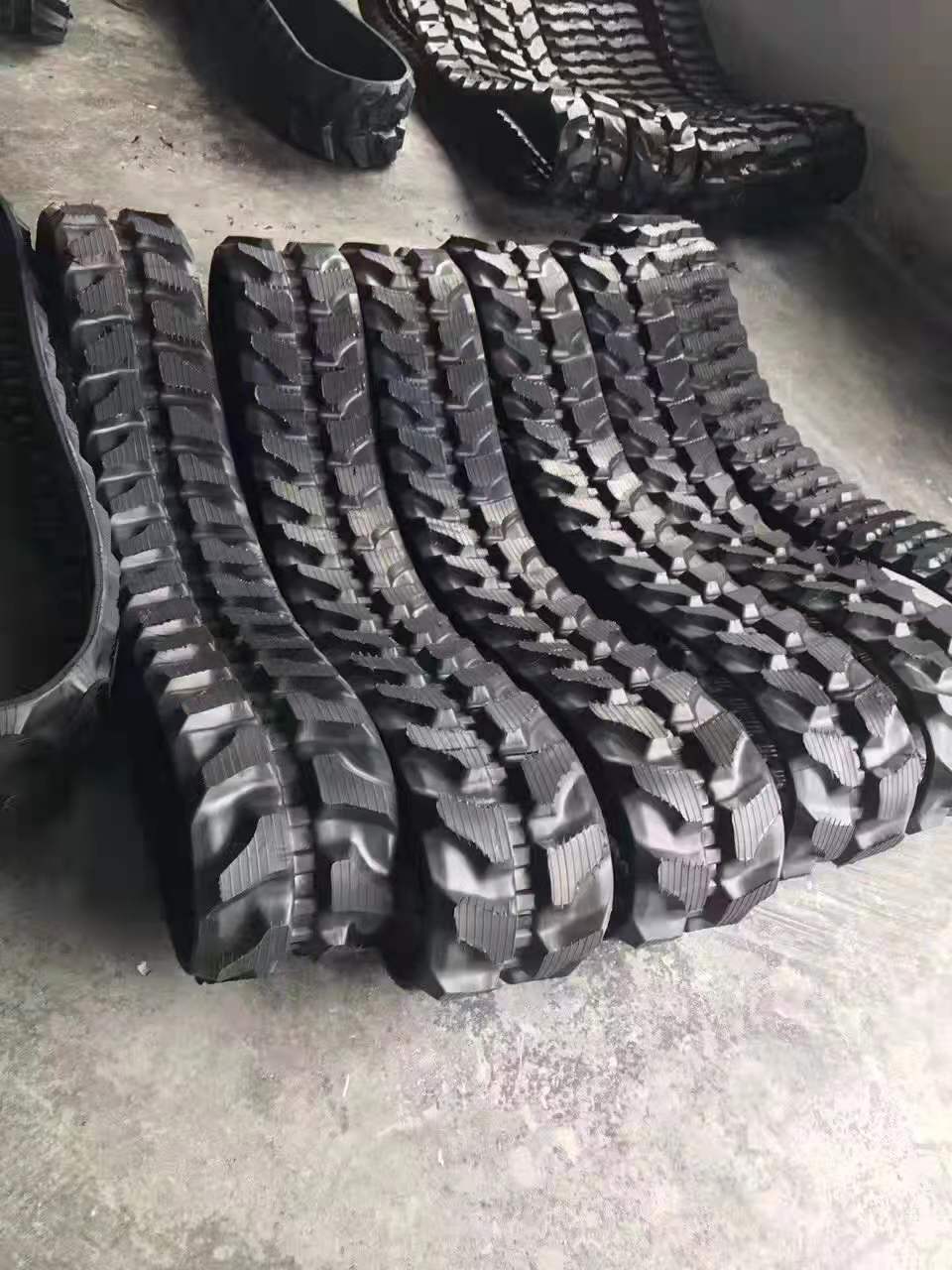 Kubota: KH007, KH21, U10, U15 Undercarriage Rubber Track