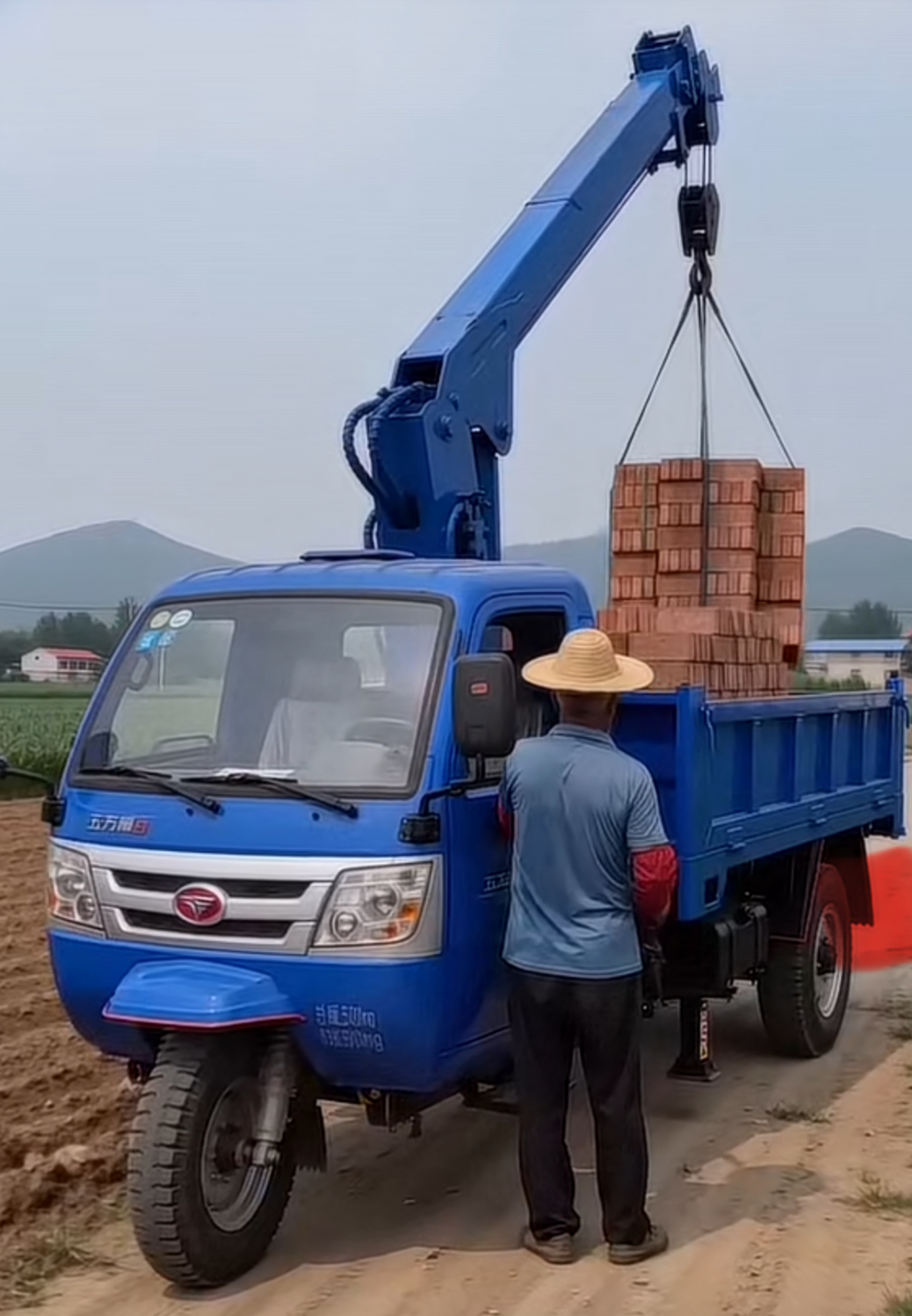 Three wheel truck mounted crane