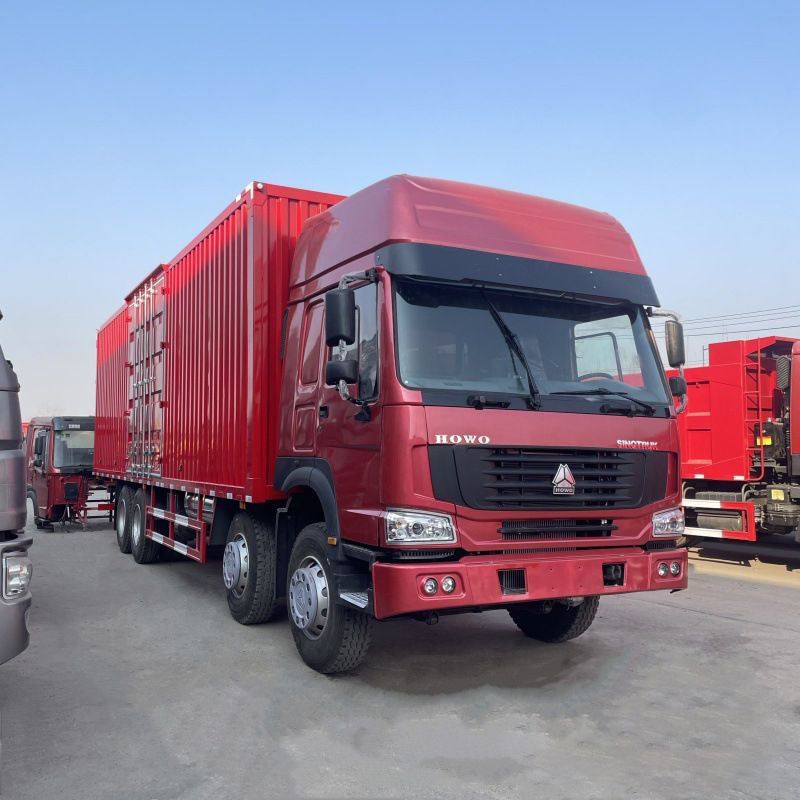 中国重汽豪沃8x4厢式货车，可选配371-430马力