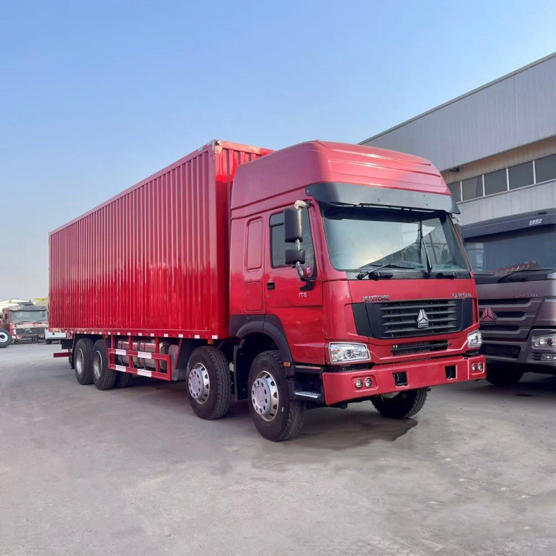中国重汽豪沃8x4厢式货车，可选配371-430马力
