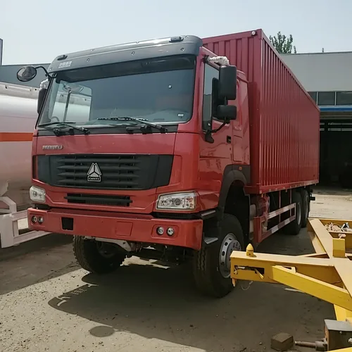 中国重汽豪沃 6x4 封闭式厢式货车