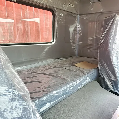 中国重汽豪沃 6x4 封闭式厢式货车