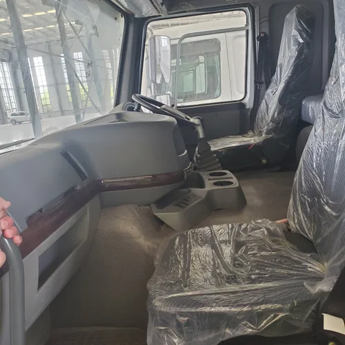 中国重汽豪沃8x4自卸车/翻斗车，可选功率371-430马力