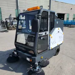 2.0m Cleaning Width Electric Street Sweeper with Water Tank