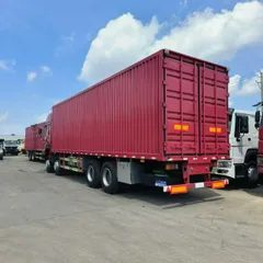 中国重汽豪沃8x4厢式货车，可选配371-430马力