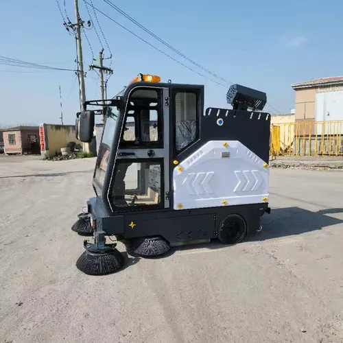 2.0m Cleaning Width Electric Street Sweeper with Water Tank