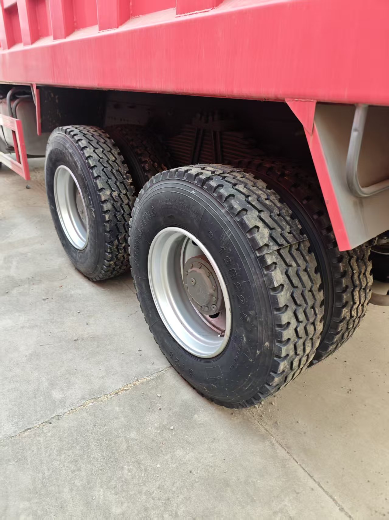 可靠的HOWO 6x4 10轮自卸车 | 高容量液压自卸车出售