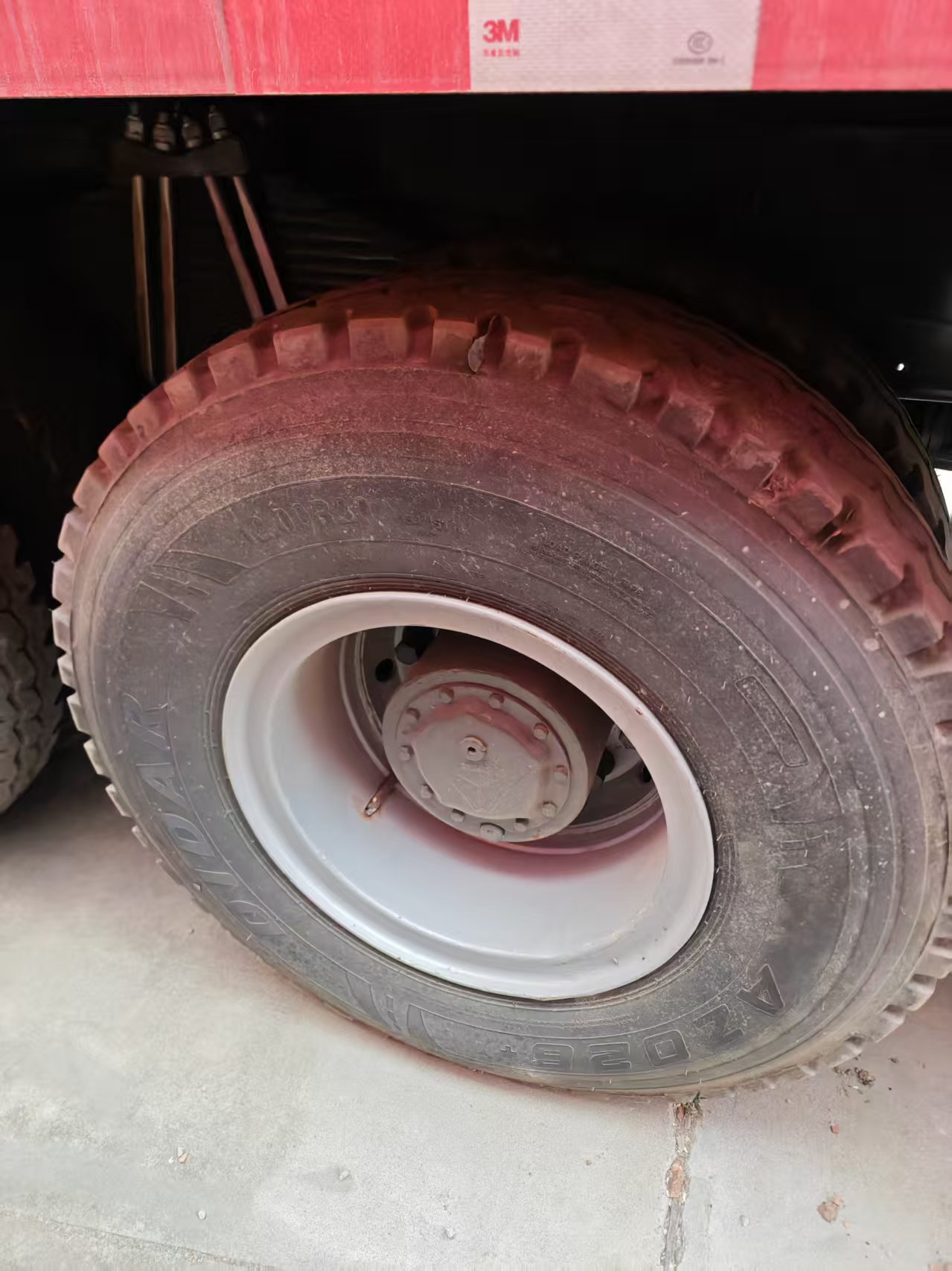 HOWO 8x4 货车出售 | 中国重汽重型货车厢式拖车