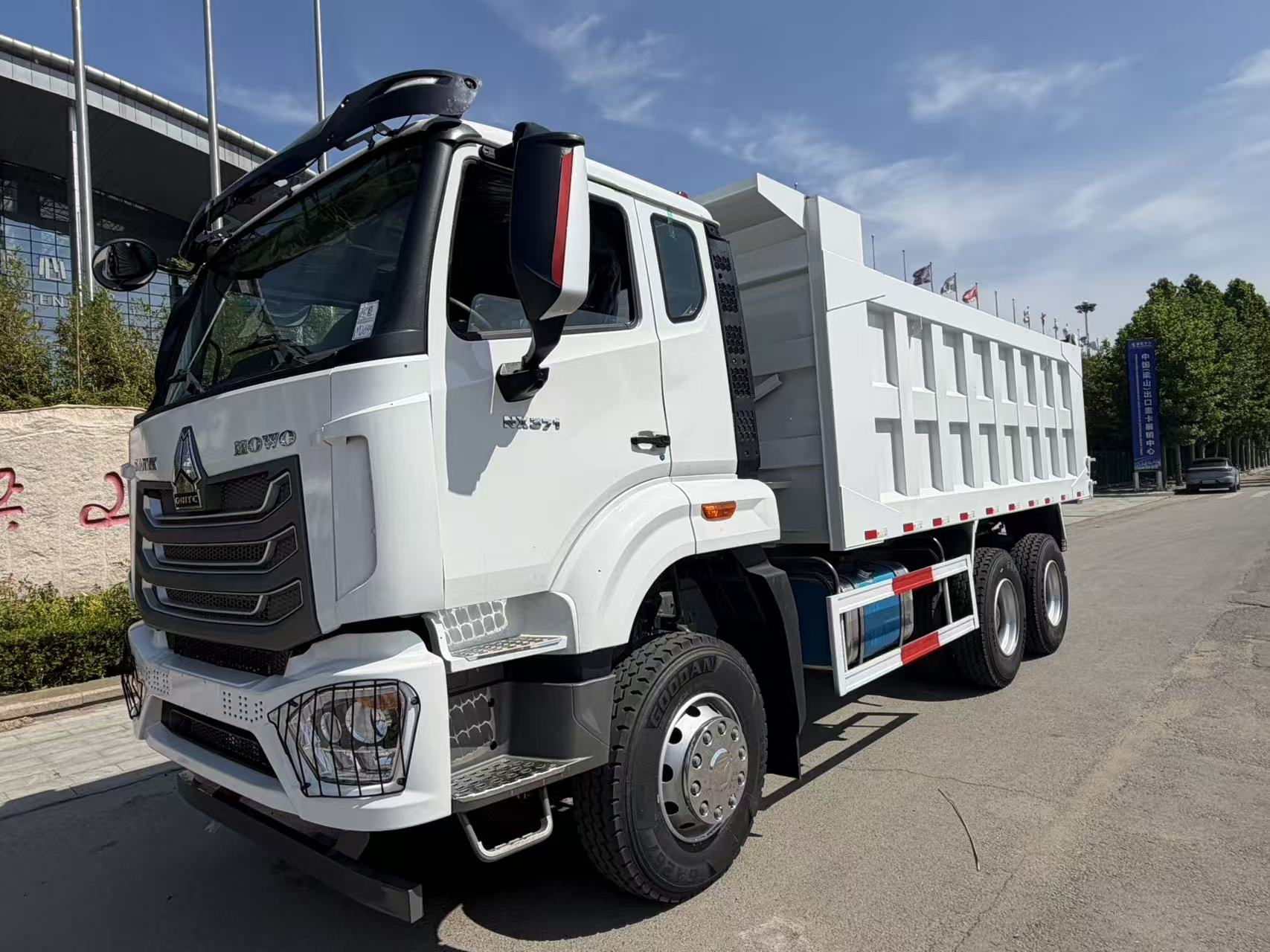中国重汽豪沃6×4自卸卡车，重型自卸车，出口澳大利亚