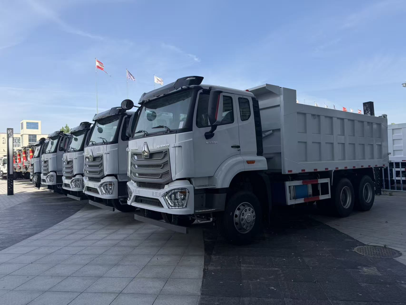 中国重汽豪沃6×4自卸卡车，重型自卸车，出口澳大利亚