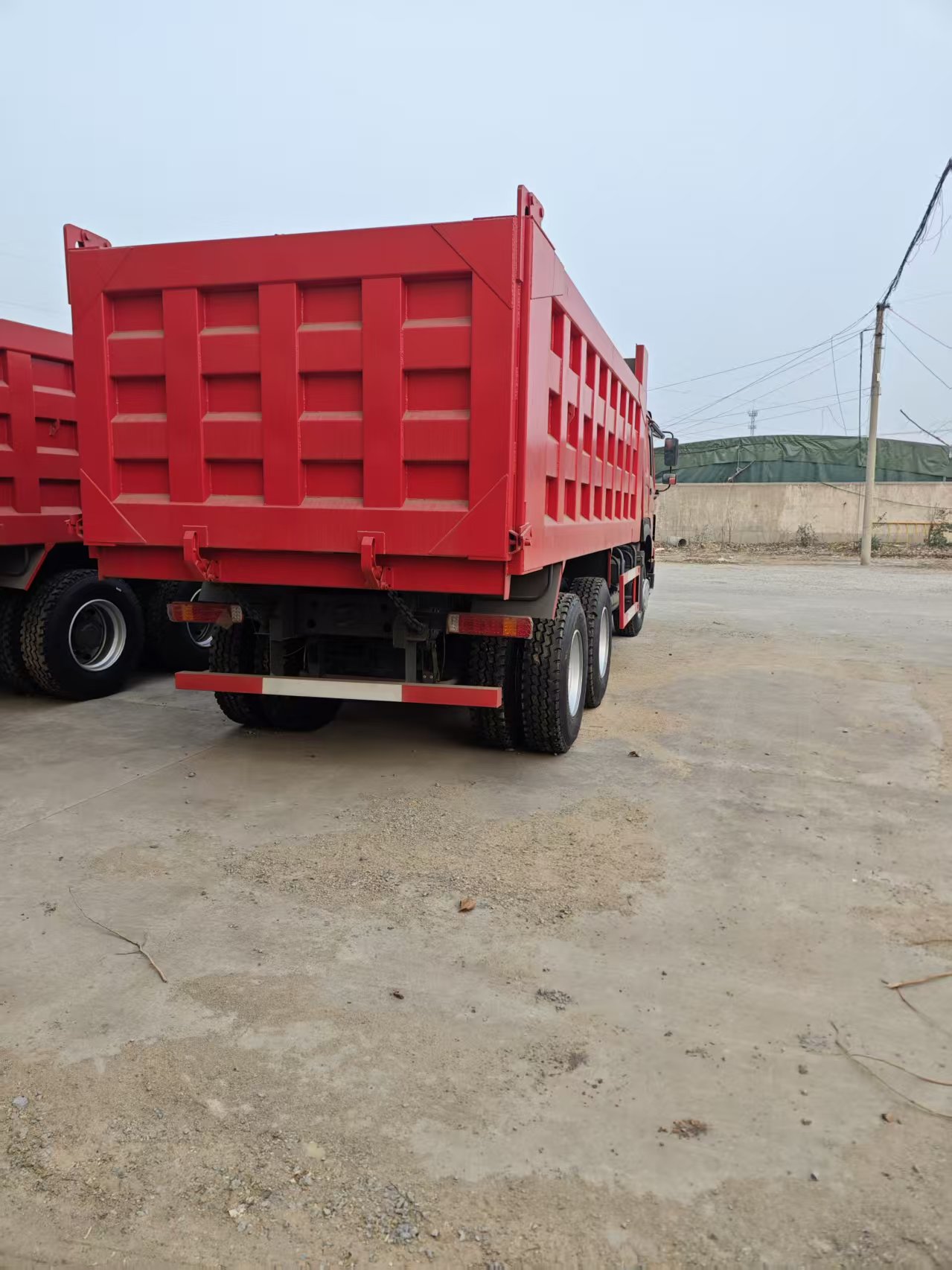 可靠的HOWO 6x4 10轮自卸车 | 高容量液压自卸车出售