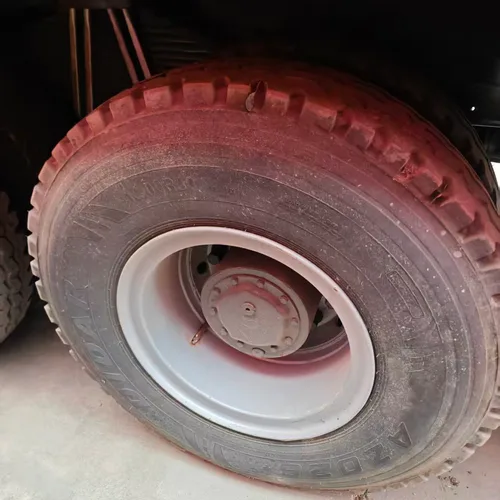 HOWO 8x4 货车出售 | 中国重汽重型货车厢式拖车