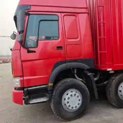 HOWO 8x4 货车出售 | 中国重汽重型货车厢式拖车