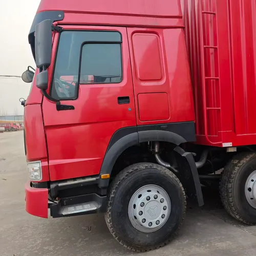 HOWO 8x4 货车出售 | 中国重汽重型货车厢式拖车