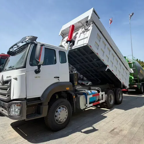 中国重汽豪沃6×4自卸卡车，重型自卸车，出口澳大利亚