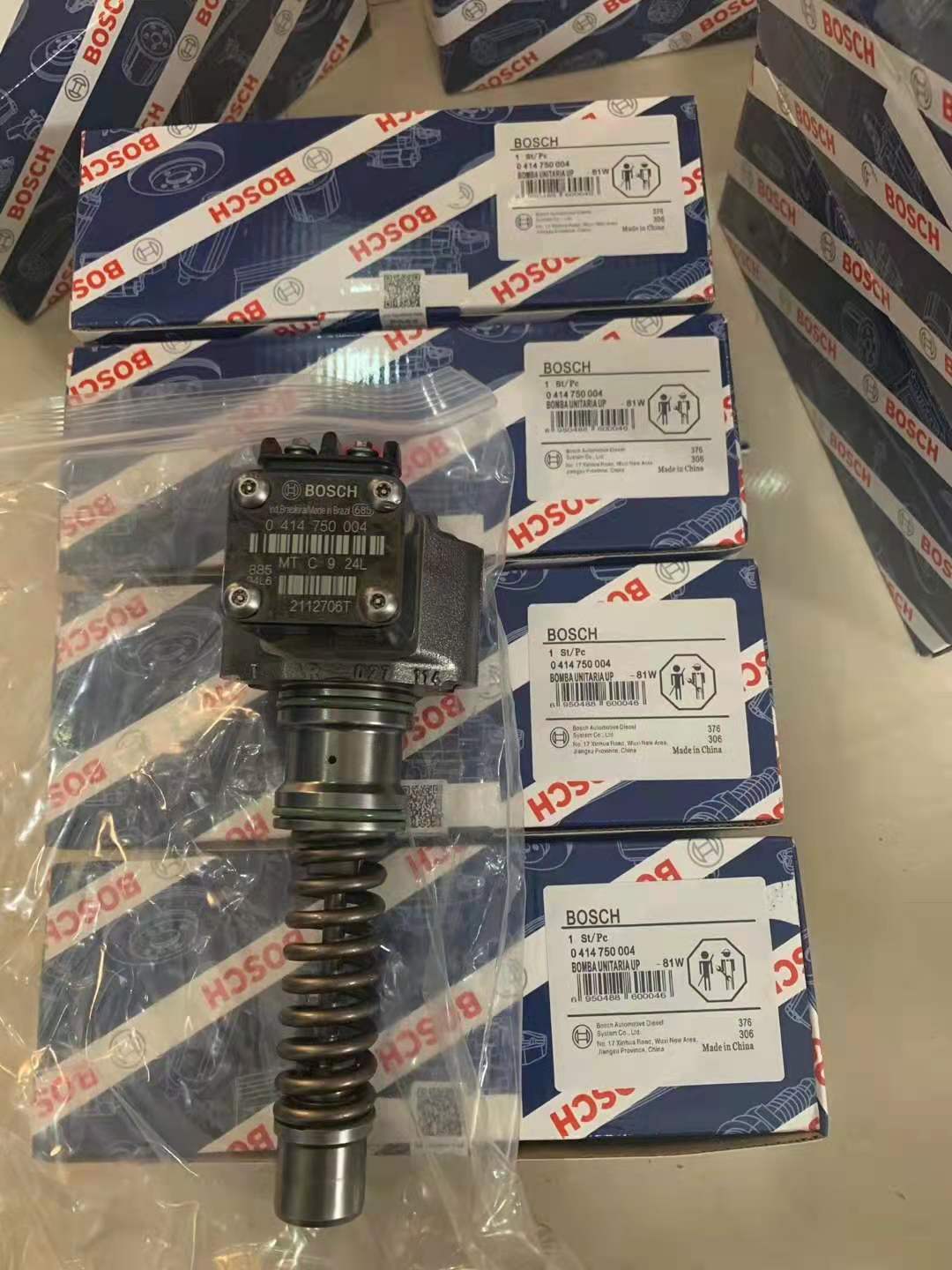 适用于沃尔沃 EC210B D6E 发动机的燃油喷射器 04390987