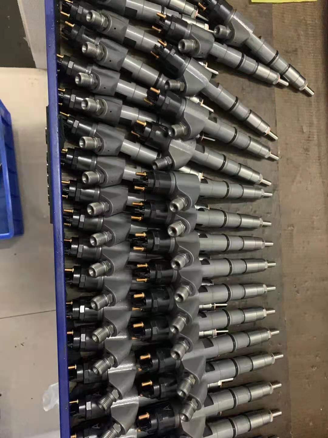 适用于沃尔沃 EC210B D6E 发动机的燃油喷射器 04390987