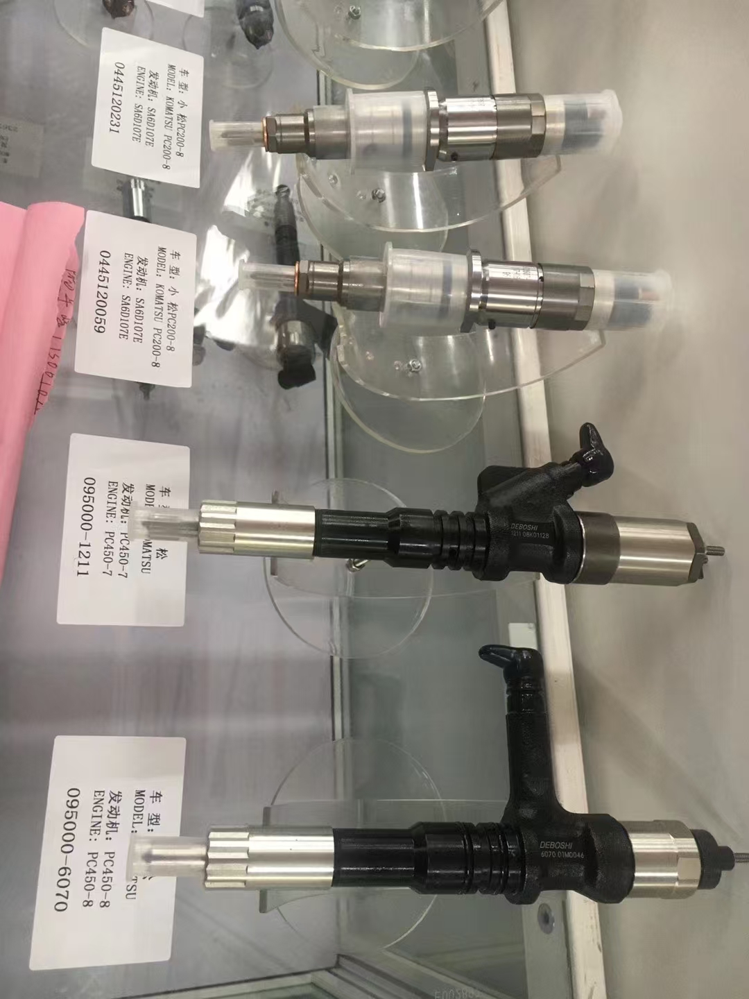 燃油喷射器 095000-1211，小松零件号 6156-11-3300