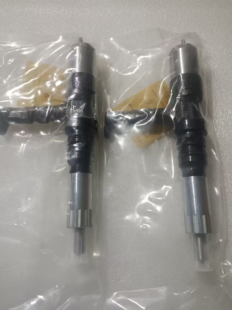 燃油喷射器 095000-1211，小松零件号 6156-11-3300