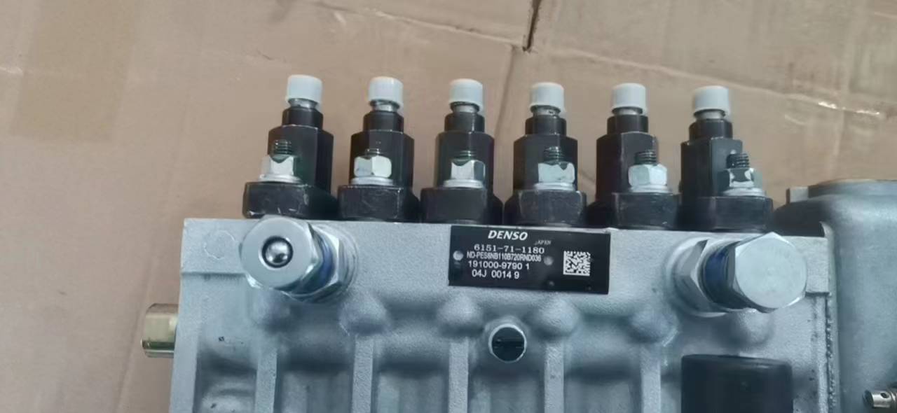 适用于 S6D125E 发动机、D65EX、D85ESS、D155 推土机的燃油喷射泵 6151-71-1180