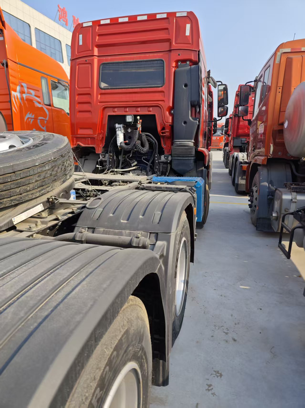 New Brand Shacman M3000s 6x4 Left Hand Drive Tractor Truck Air Suspension Driver's Seat Diesel Weichai Engine Fast Gear Euro 5