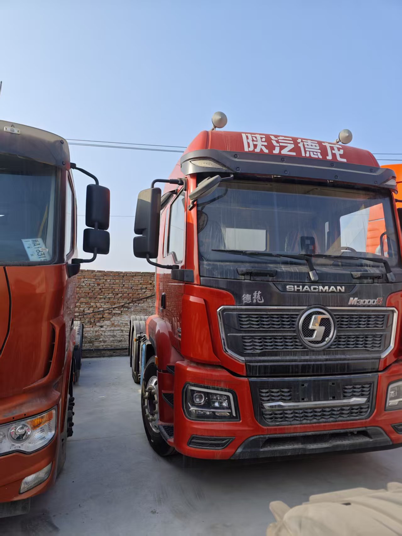New Brand Shacman M3000s 6x4 Left Hand Drive Tractor Truck Air Suspension Driver's Seat Diesel Weichai Engine Fast Gear Euro 5