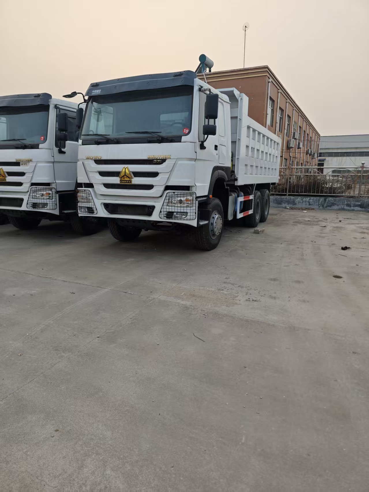 中国重汽豪沃 6×4 重型自卸车