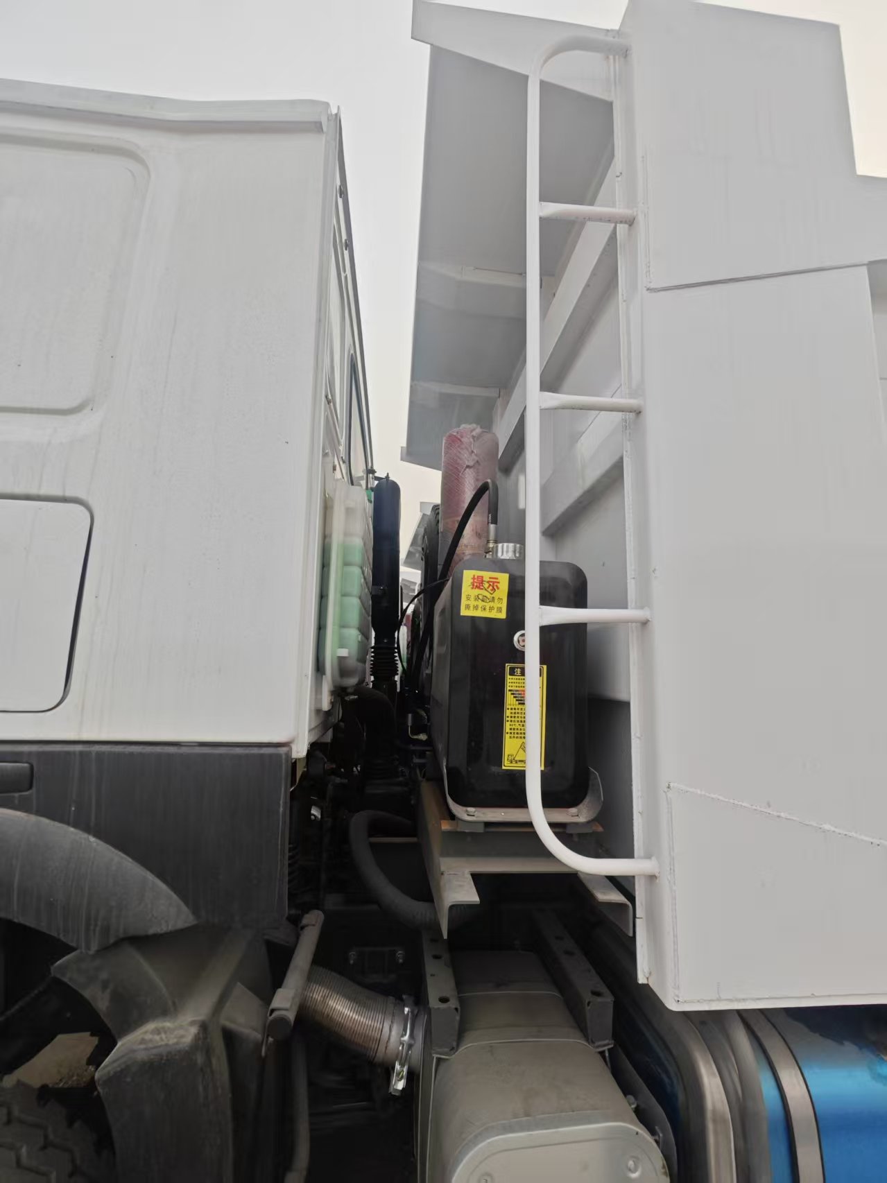中国重汽豪沃 6×4 重型自卸车