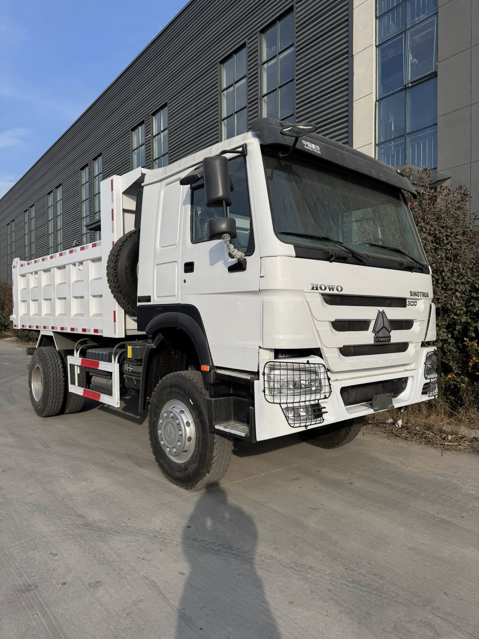 豪沃4X4自卸卡车