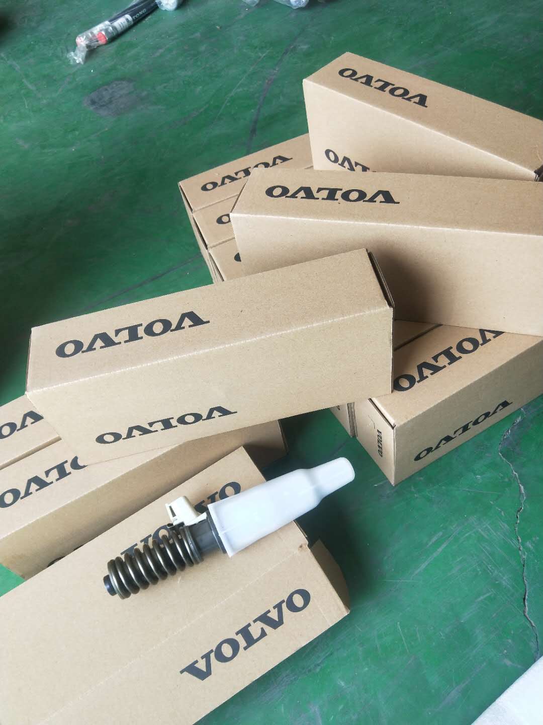 EC380D、EC480D全系列沃尔沃发动机燃油喷射器总成，零件号21582103