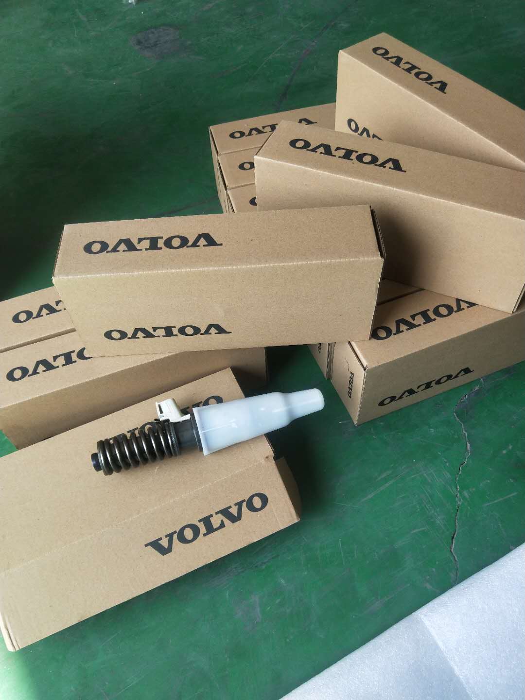 EC380D、EC480D全系列沃尔沃发动机燃油喷射器总成，零件号21582103