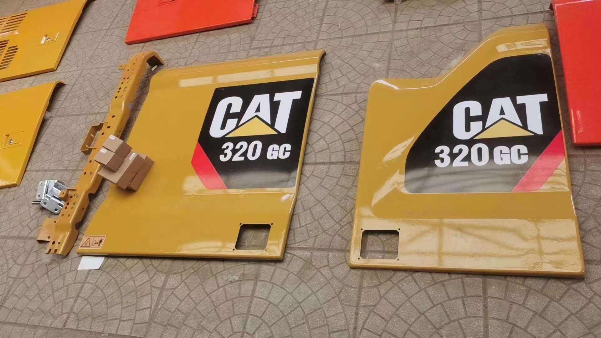 适用于 Cat 320GC 的新款侧门、发动机罩和完整驾驶室，全套挖掘机钣金件