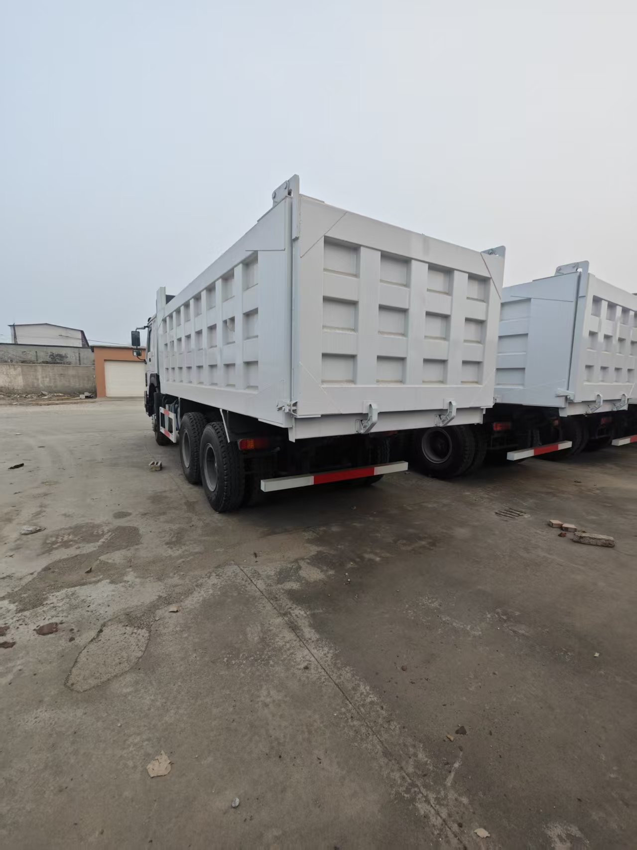 中国重汽豪沃 6×4 重型自卸车