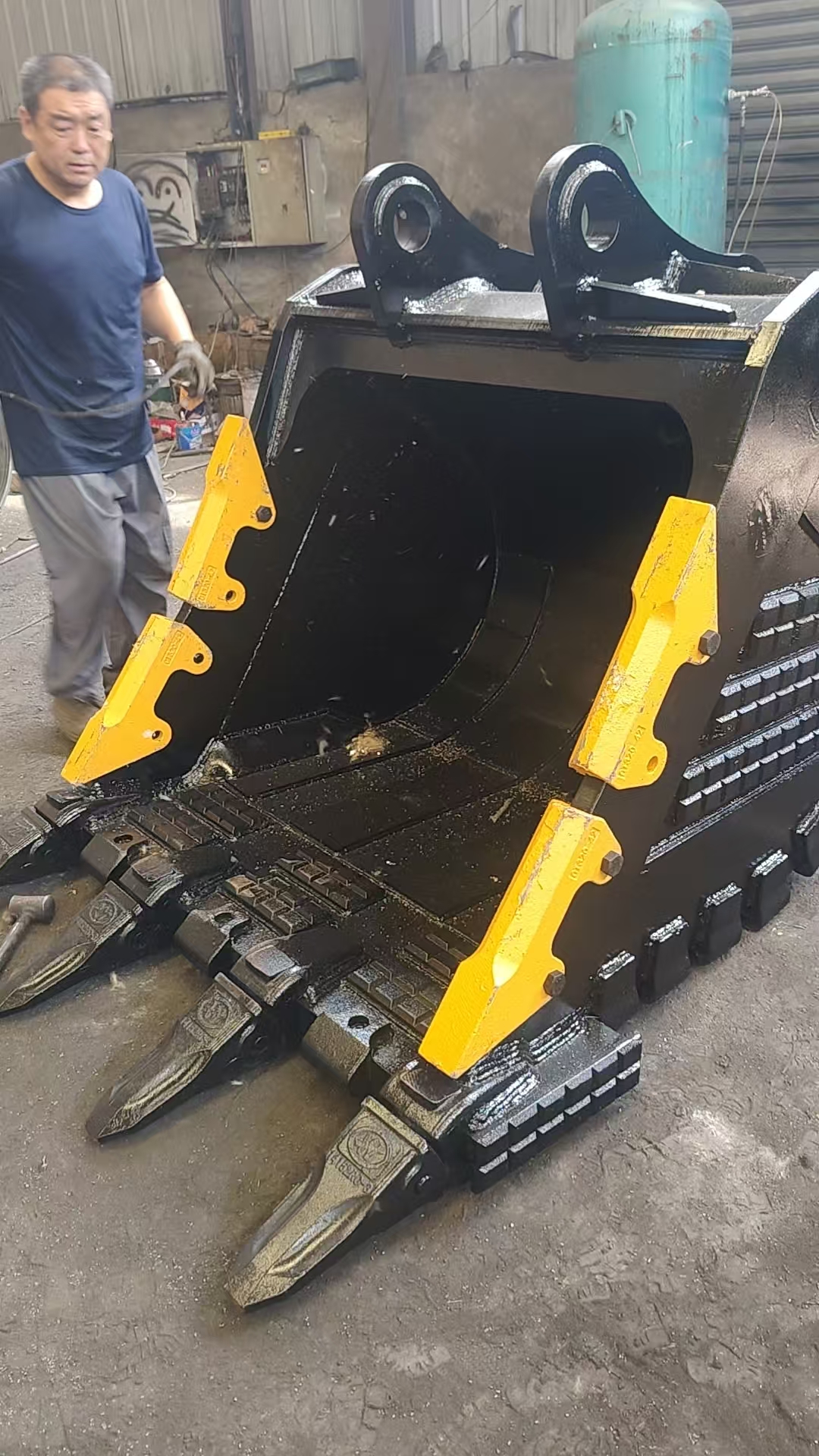 LiuGong LG975 Excavator Rock Bucket, 5.5 m³, 6 Tonnes