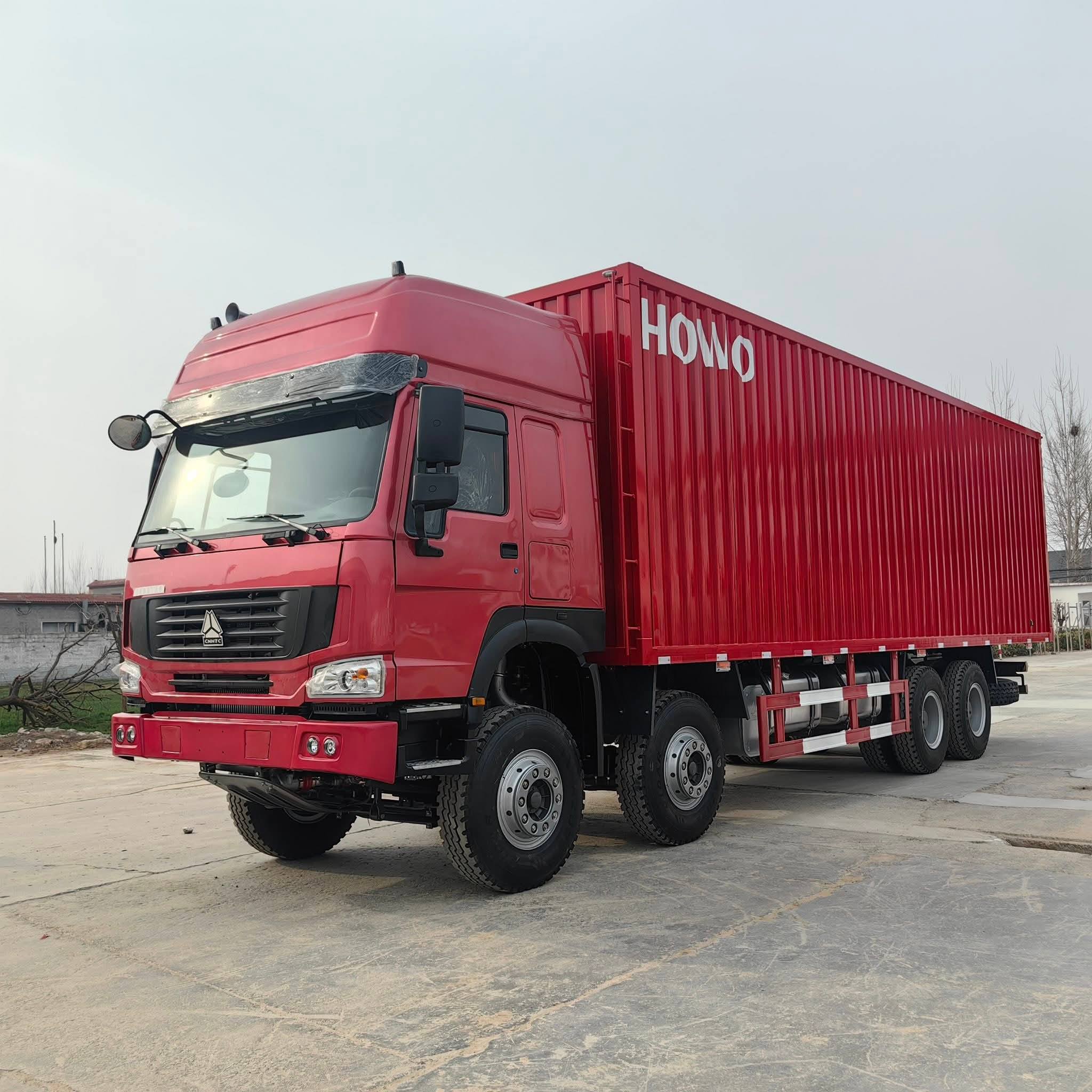 中国重汽豪沃8×4厢式货车