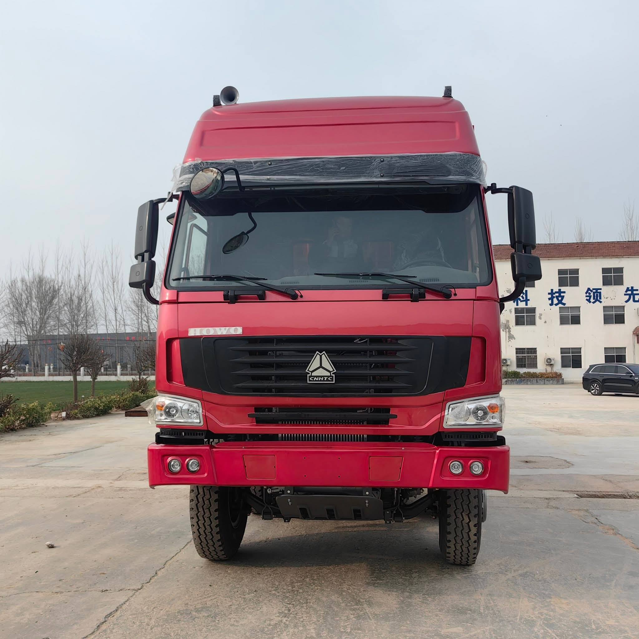 中国重汽豪沃8×4厢式货车