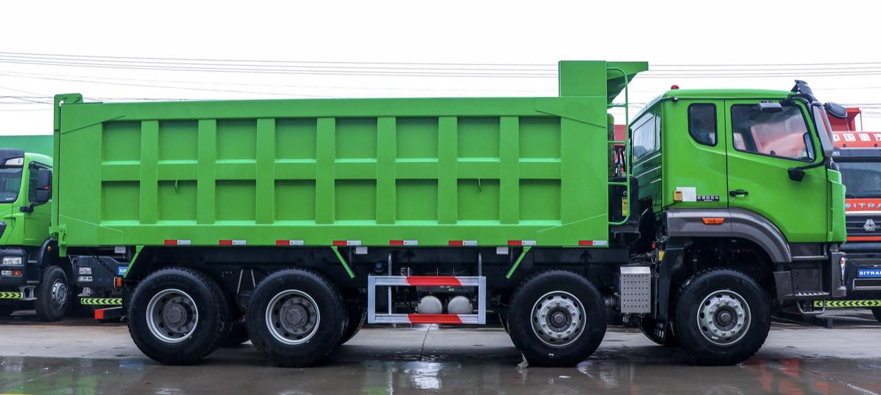 8×4 泥浆倾卸车