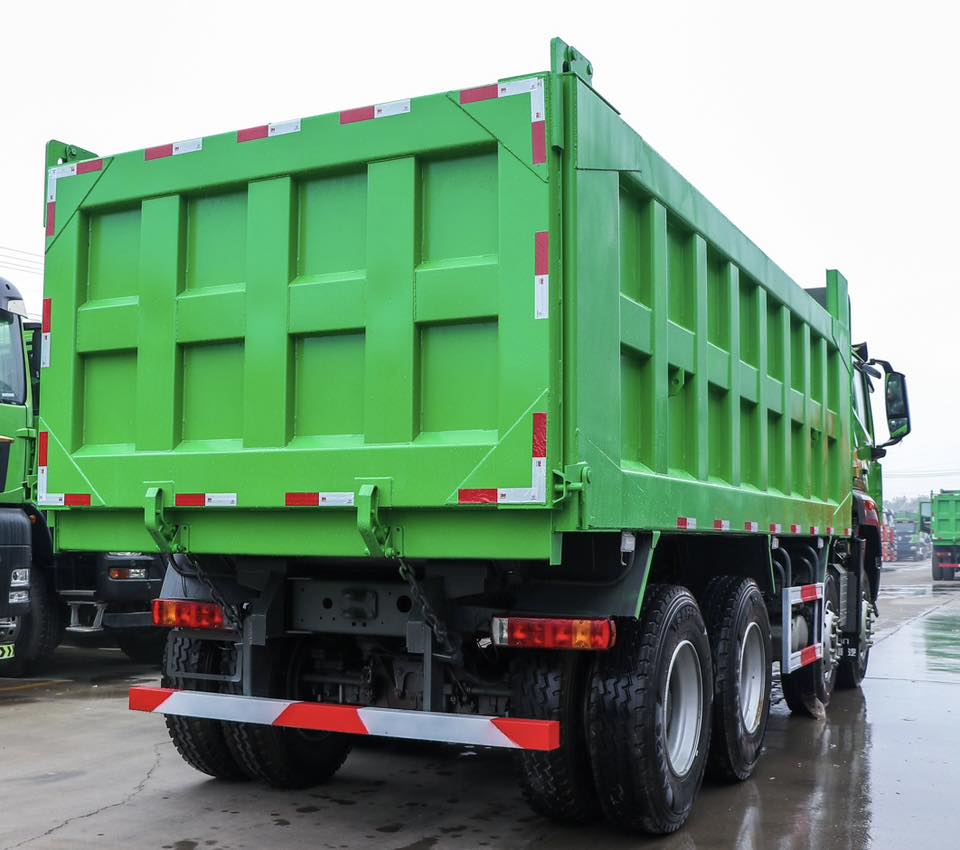 8×4 泥浆倾卸车