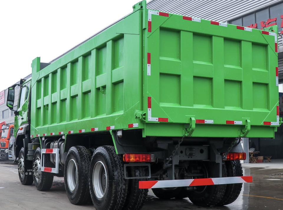 8×4 泥浆倾卸车