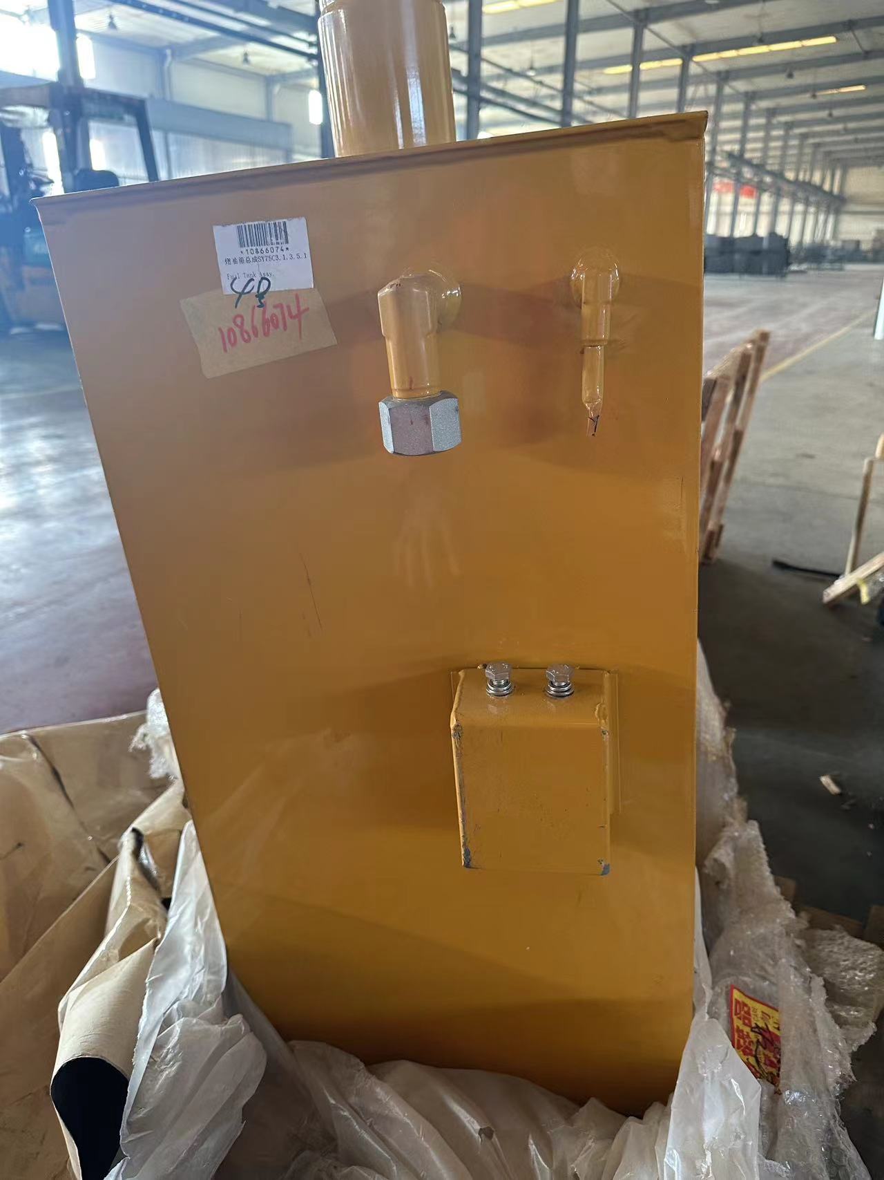 三一SY75C挖掘机150升燃油箱、液压油箱、侧门、发动机罩及全车身钣金件、驾驶室总成