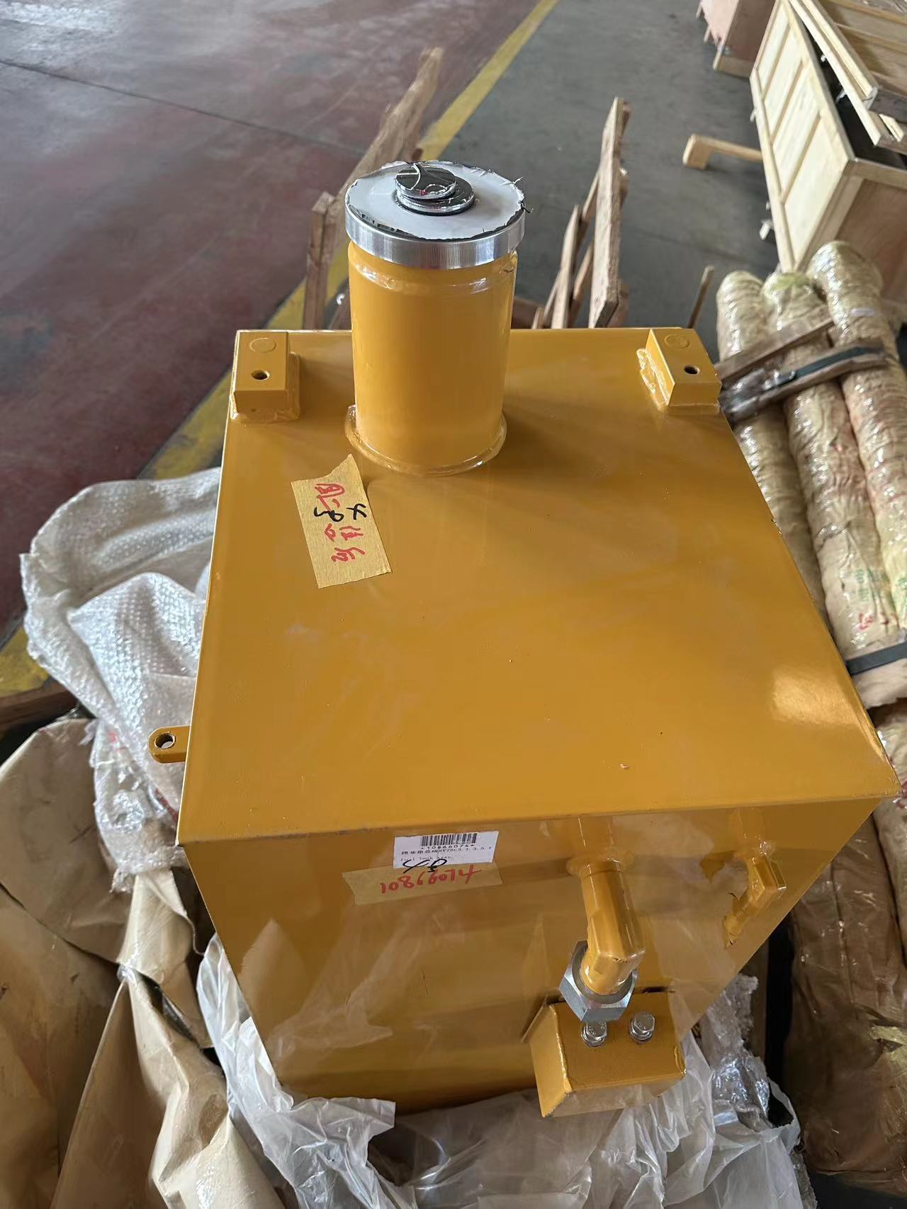 三一SY75C挖掘机150升燃油箱、液压油箱、侧门、发动机罩及全车身钣金件、驾驶室总成
