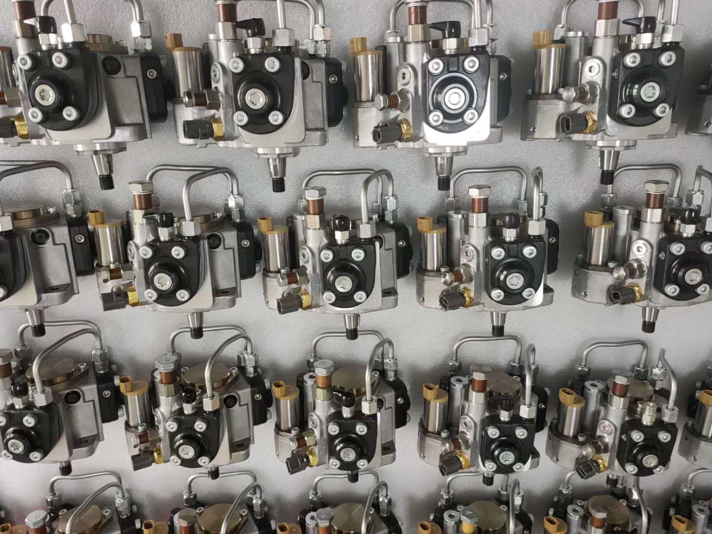 发动机燃油喷射泵，零件号：094000-0582 / 6261-71-1111