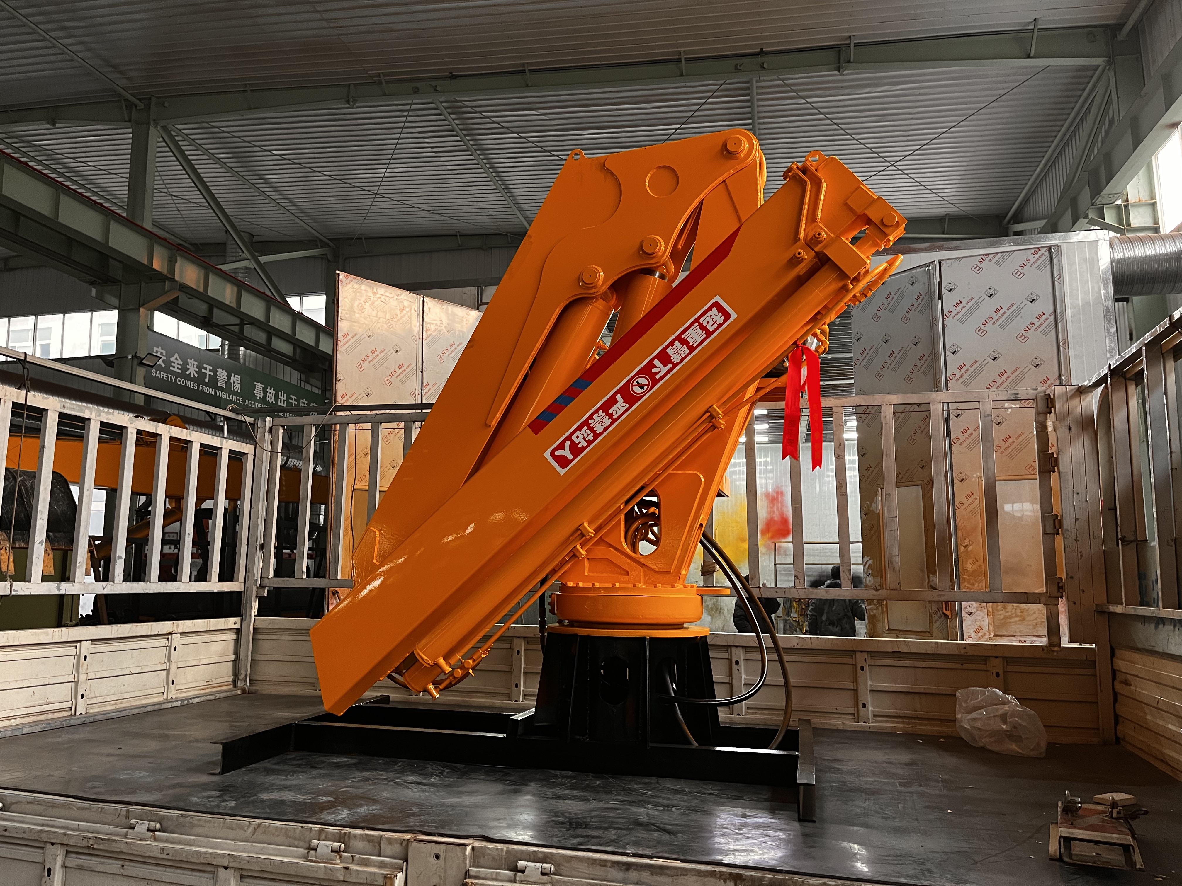 Vehicle mounted folding arm crane