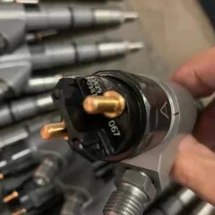 适用于沃尔沃 EC210B D6E 发动机的燃油喷射器 04390987