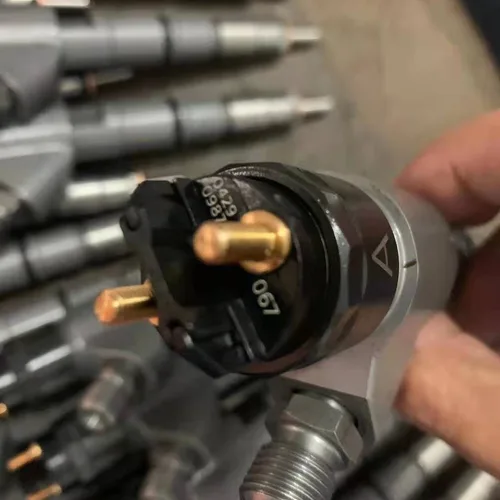 适用于沃尔沃 EC210B D6E 发动机的燃油喷射器 04390987