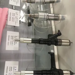 燃油喷射器 095000-1211，小松零件号 6156-11-3300