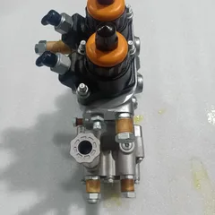 发动机燃油喷射泵，零件号：094000-0582 / 6261-71-1111