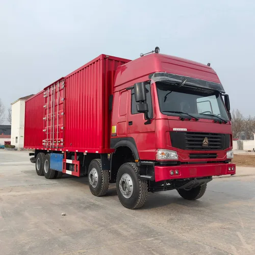 中国重汽豪沃8×4厢式货车